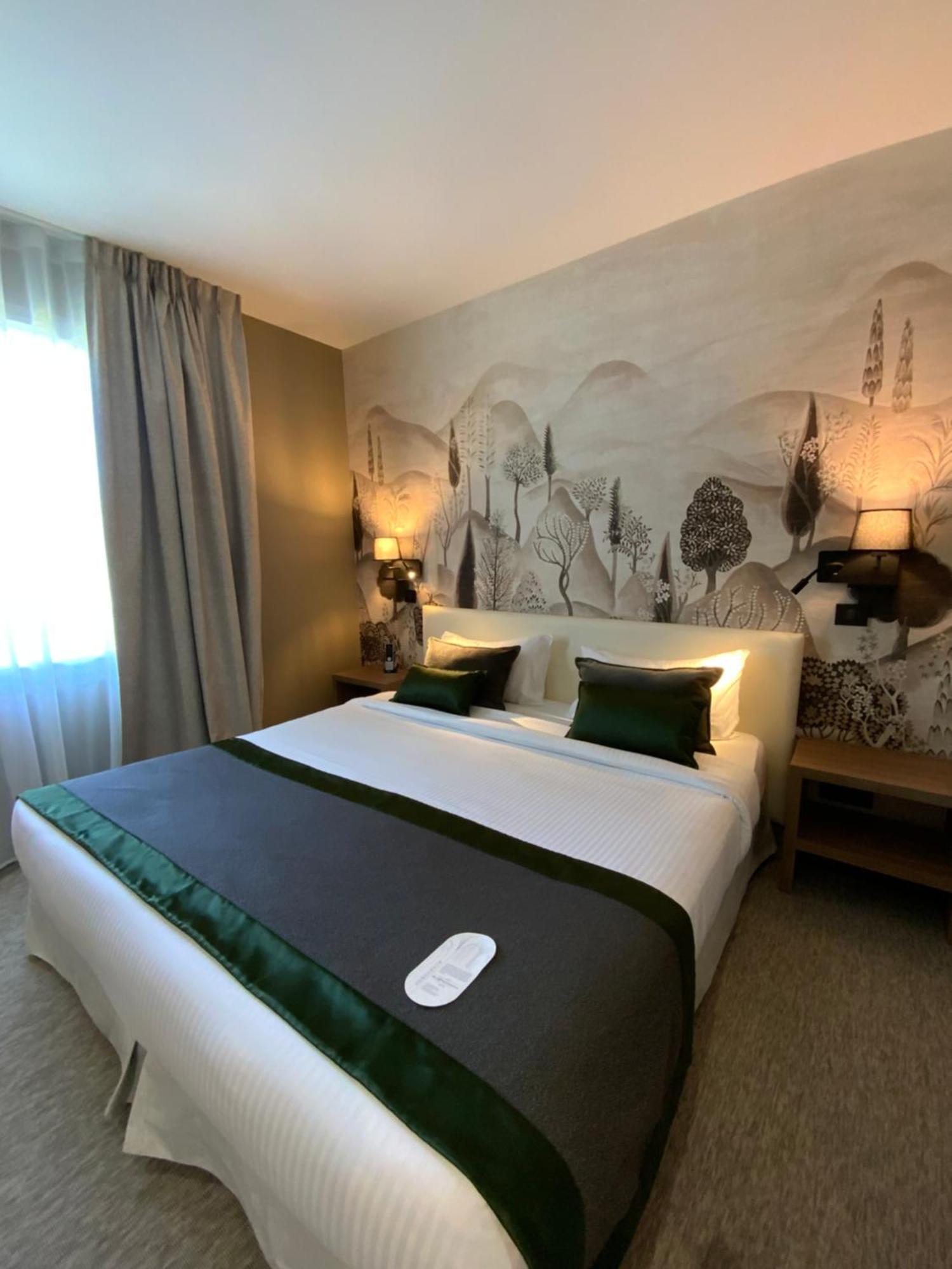 Le Renaissance Hotel